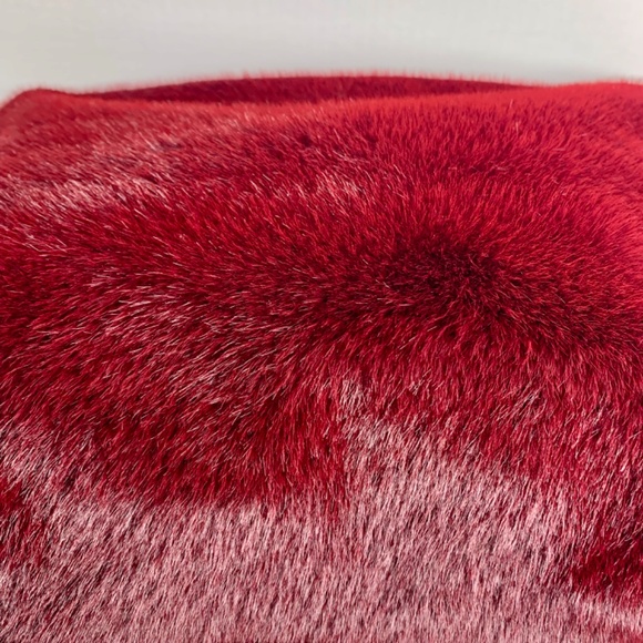 Cabincore soft burgundy red plush/fluffy fur hobo shoulder bag gold tone zipper - Picture 3 of 11